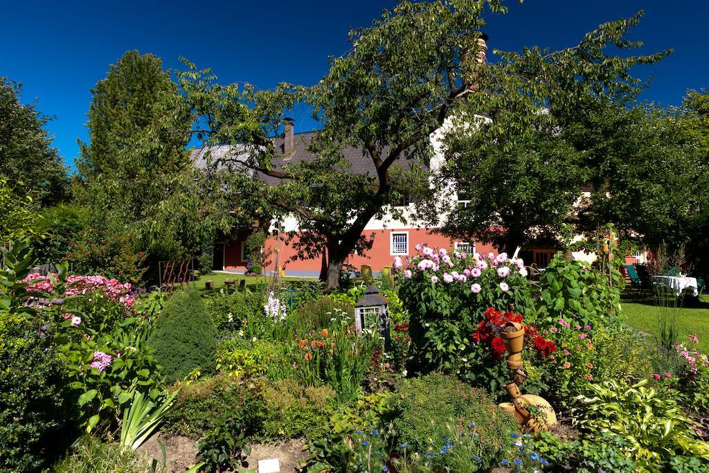 Gasthof Braeuer - Familie Eibensteiner Weißkirchen in Steiermark Екстериор снимка