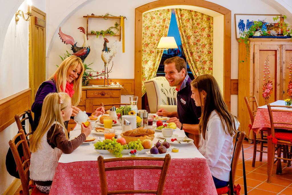 Gasthof Braeuer - Familie Eibensteiner Weißkirchen in Steiermark Екстериор снимка